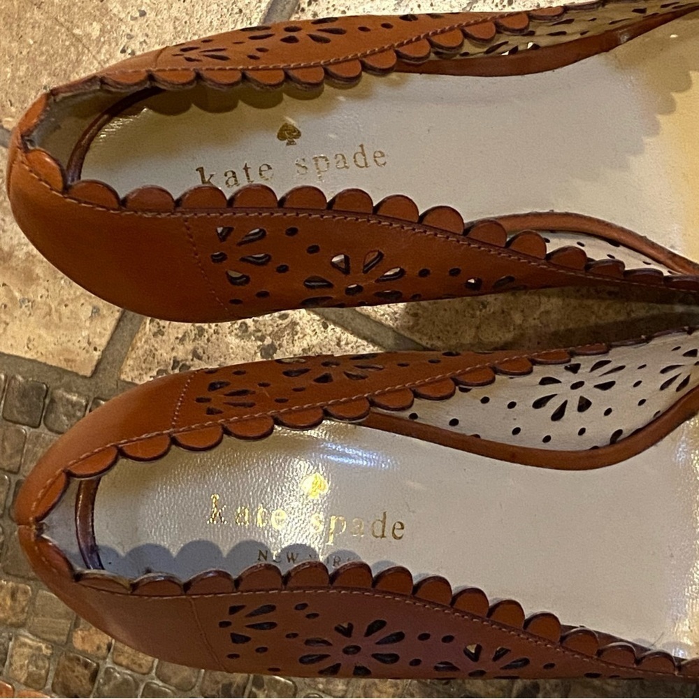 KATE SPADE Lana Brown Tan Laser Cut Floral Leather Pointed Toe Pumps Size 9B - Picture 5 of 10